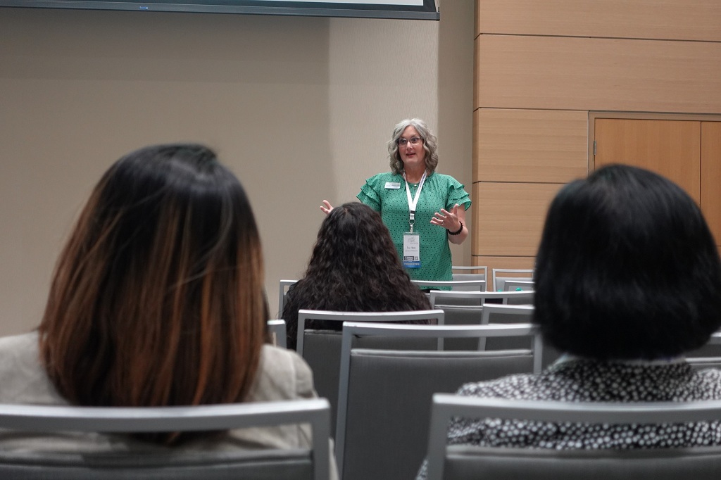LeeAnne Rawlins Williams leads workshop