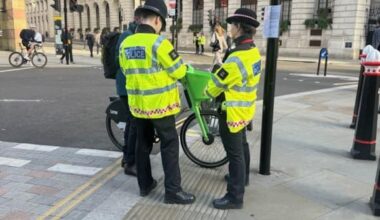 City cyclists 10 times more likely than motorists to be fined for jumping red lights