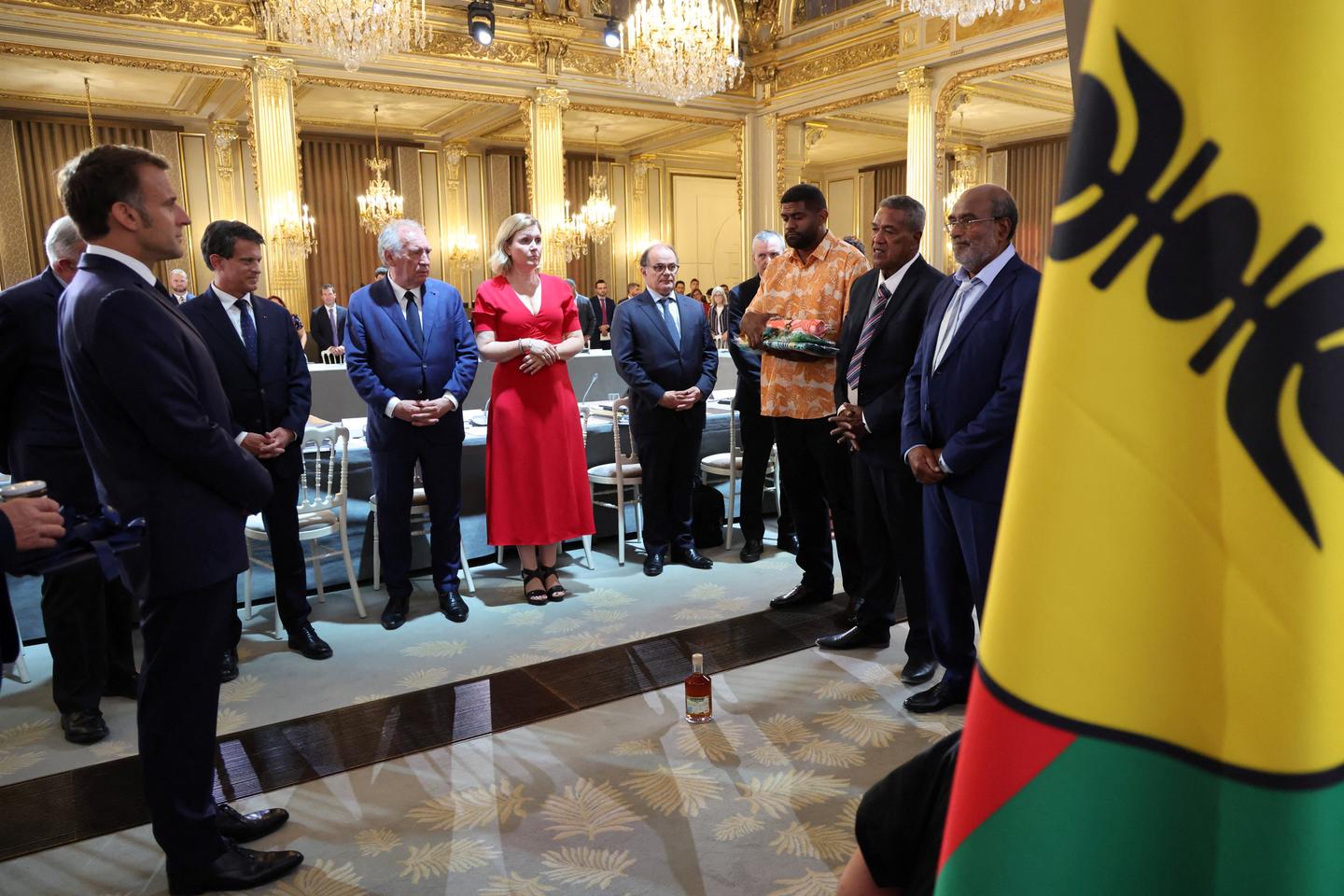 Nouvelle-Calédonie : indépendantistes et non-indépendantistes signent un accord à l’issue de dix jours de tractations
