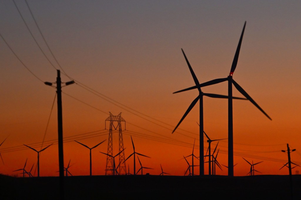 California reaches new record clean energy milestone – Monterey Herald