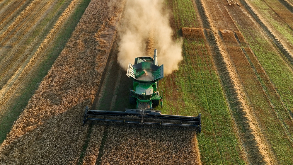 Wheat harvesting in field - © Maksim Safaniuk/Shutterstock