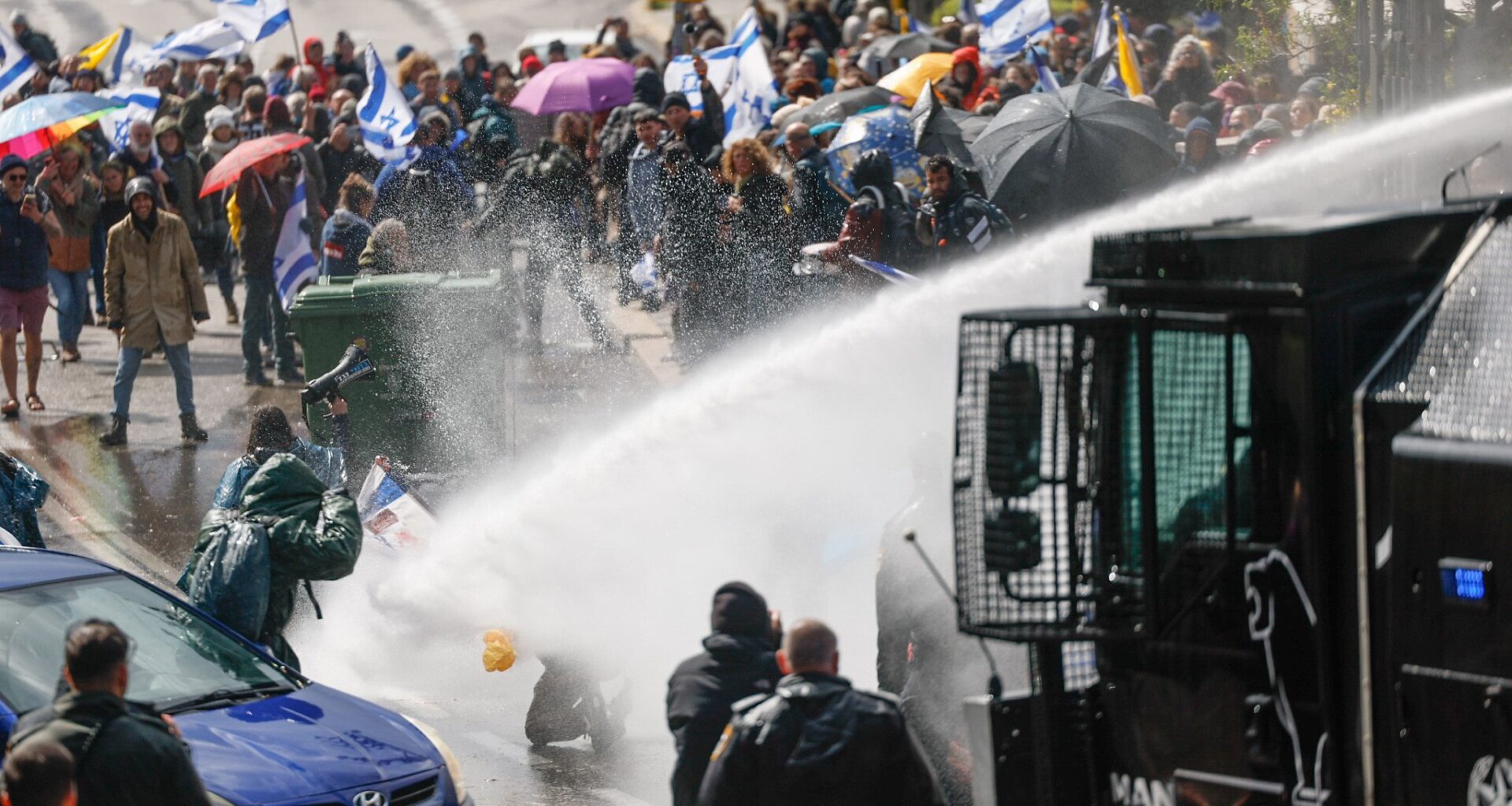 Jerusalem municipality threatens legal action against police over use of Skunk liquid