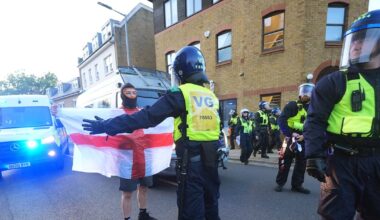 Arrest made as protesters gather outside Epping hotel ‘housing asylum seekers’ – The Irish News