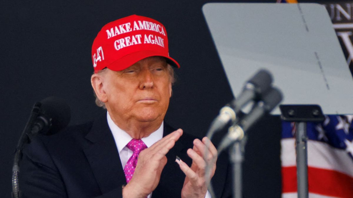 Trump vs MAGA? New poll says 69% Americans now believe Epstein details were concealed; POTUS slams ‘weaklings’ seeking client list