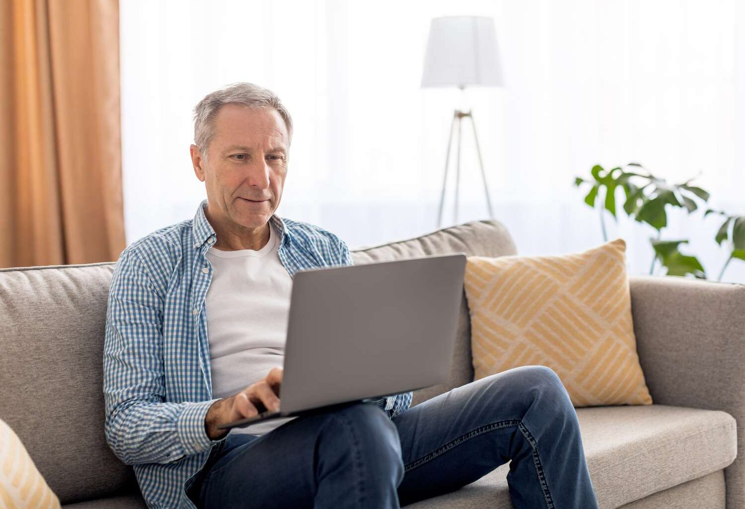 Fed Rate Cuts Are Likely on the Way—Here's Why to Consider Taking Your RMD Before That Happens