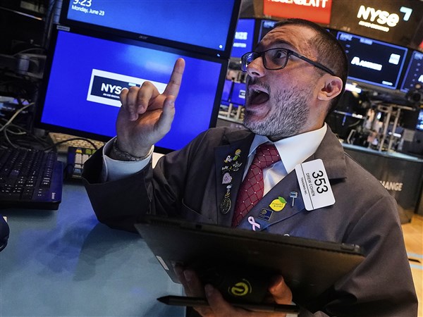 U.S. stocks set more records as Verizon begins a big week for profit reports with a beat