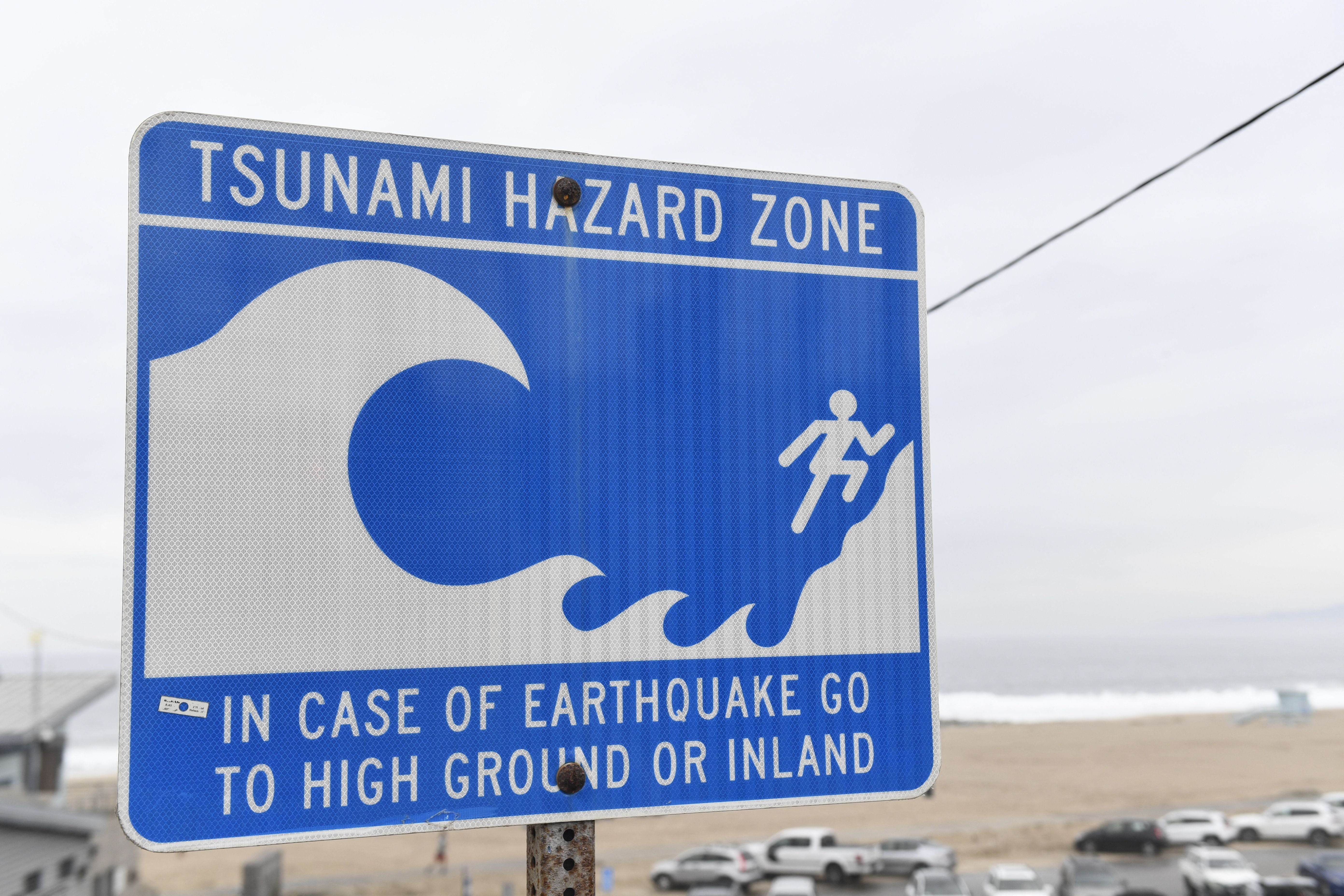 Tsunami alerts have been issued for parts of Hawaii, Alaska, California and in Japan and Russia, after an 8.7 magnitude earthquake was recorded off the coast of Russia on Tuesday