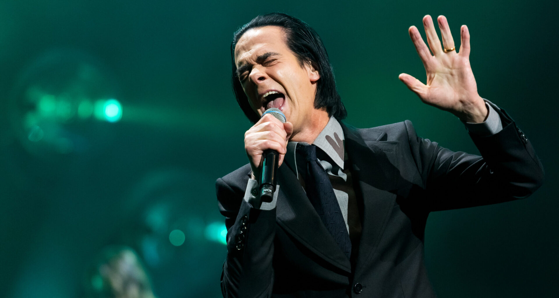 Nick Cave Marks 40 Years of Tupelo with AI Video Despite Criticism