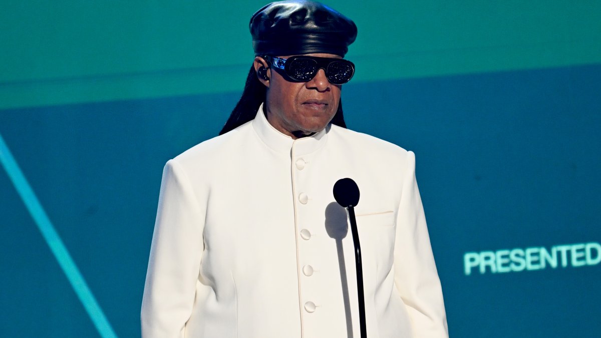 Stevie Wonder addresses rumor he’s not really blind – NBC Los Angeles