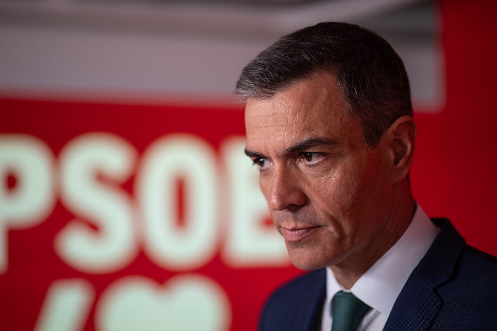 Spain's Sánchez fights for survival as crisis reaches fever pitch