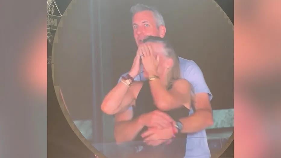 Reichte sofort die Scheidung ein: Frau von CEO entsetzt, dass ihr Mann Coldplay-Fan ist