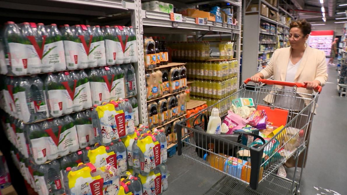 Scandale des eaux Nestlé : peut-on encore consommer, sans crainte, l’eau minérale en bouteille ?