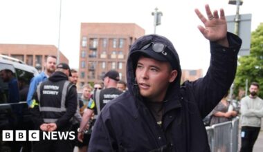 BBC News - Kneecap hit out at John Swinney at Glasgow show