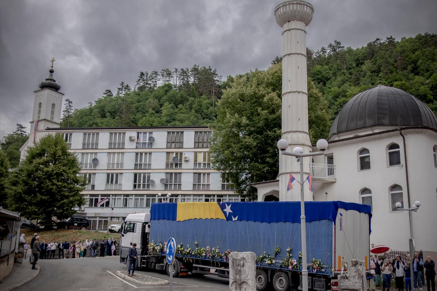 Génocide de Srebrenica : en Bosnie-Herzégovine, trente ans après, des milliers de personnes célèbrent la mémoire des victimes