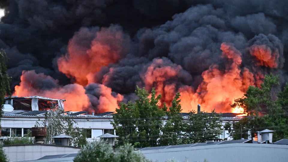 Firefighters battle huge blaze near Warsaw