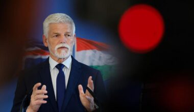 Prezydent Czech Petr Pavel podpisuje ustawę kryminalizującą komunistyczną propagandę