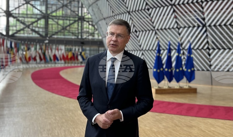 European Commissioner for Economy Congratulates Bulgaria on Joining Euro Area