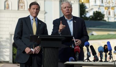 US senators pushing bipartisan bill on new Russia sanctions brief European allies and Ukraine