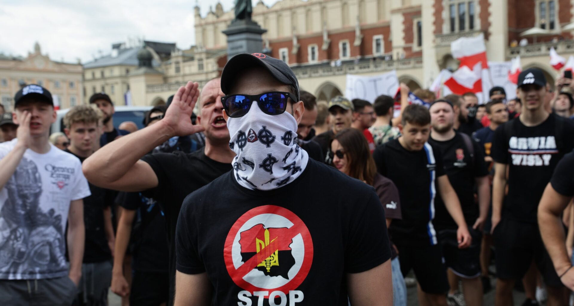 Thousands join anti-immigration marches around Poland