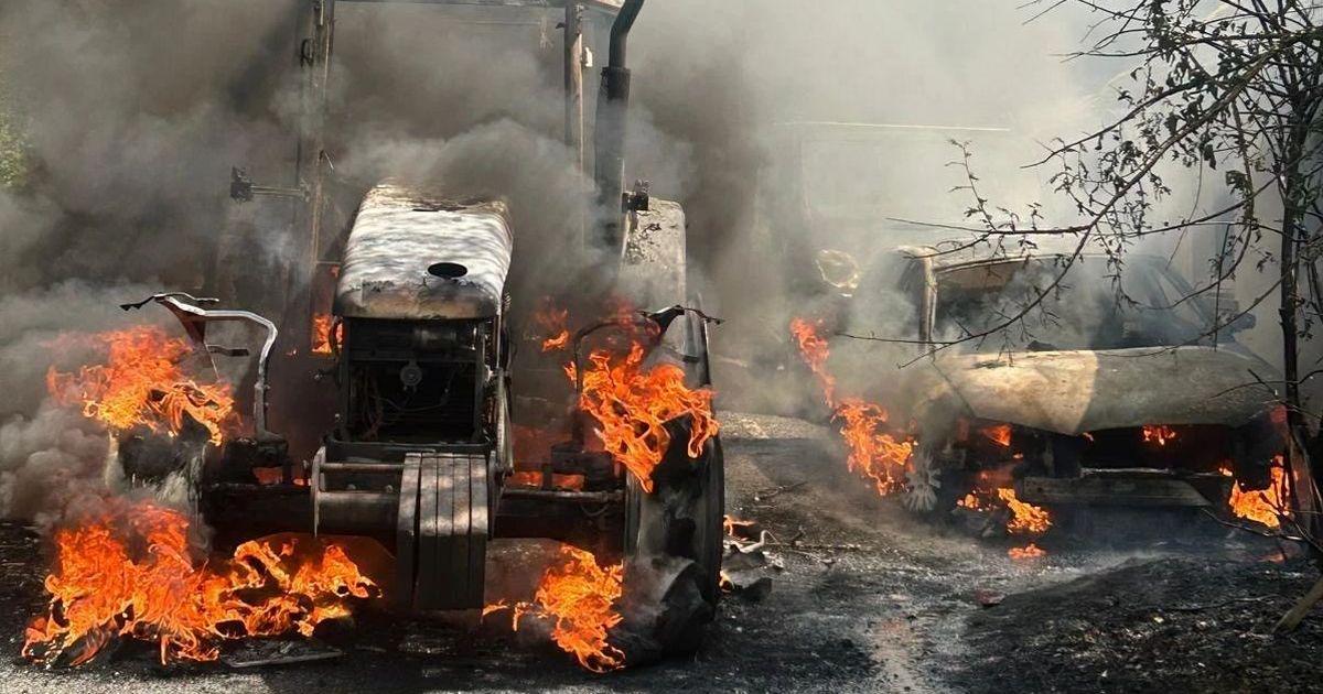 Huge fire engulfs house along with multiple vehicles