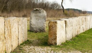 W Jedwabnem ustawiono tablice kwestionujące udział Polaków w mordzie Żydów
