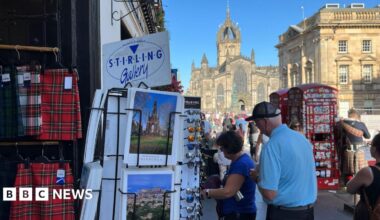 Overtourism: Does Edinburgh's Royal Mile need 72 gift shops?