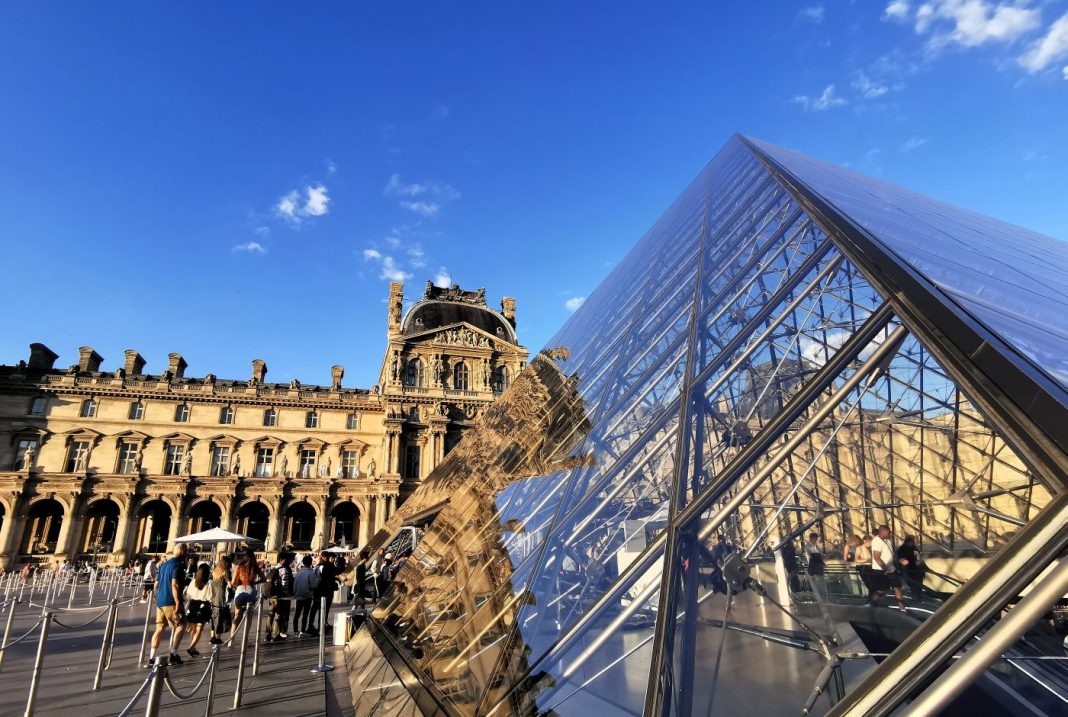 France to ask non EU-tourists to pay more for museums and monuments