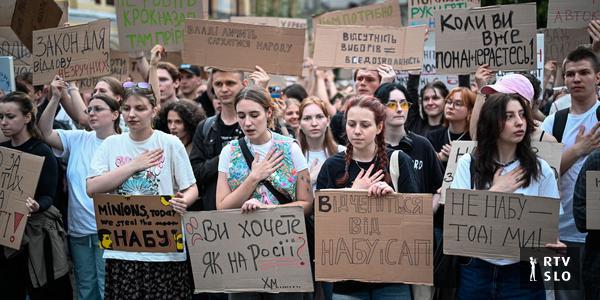 V Kijevu in drugod po Ukrajini protesti proti odpravi neodvisnosti protikorupcijskih organov