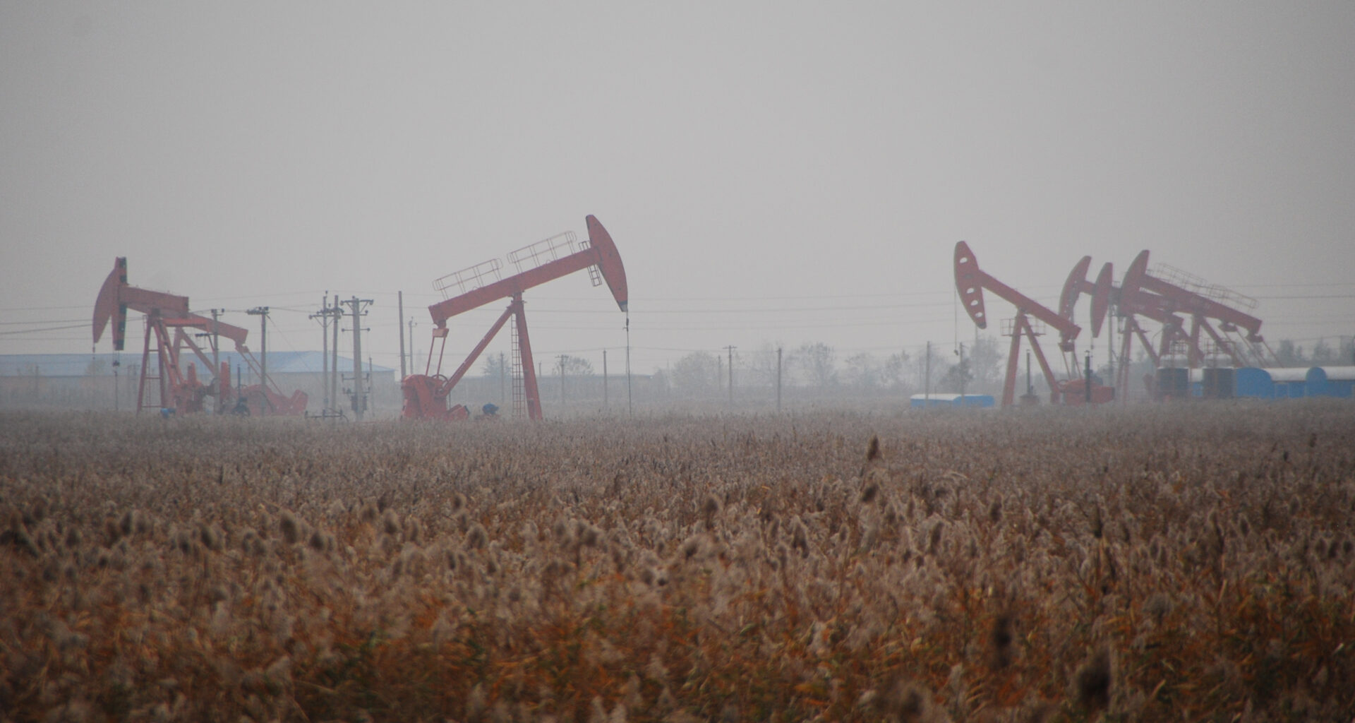 Drone strikes on Iraqi oil fields threaten essential public services - JURIST