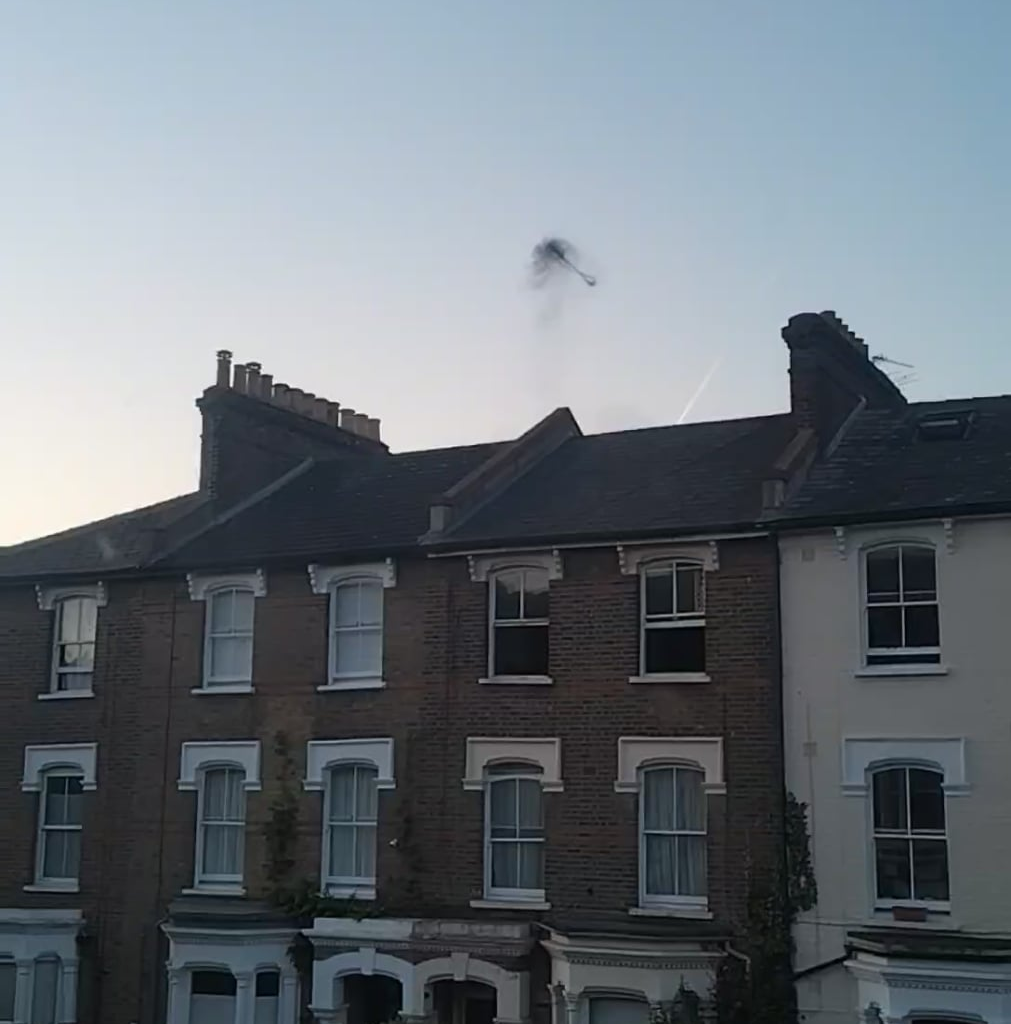 Strange black ring of smoke in Finsbury Park