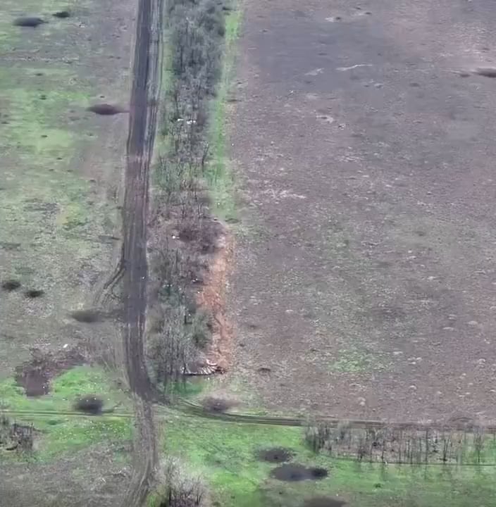 Drone footage of a Ukrainian fighter jet attacking Russian positions with JDAM-ER bombs.