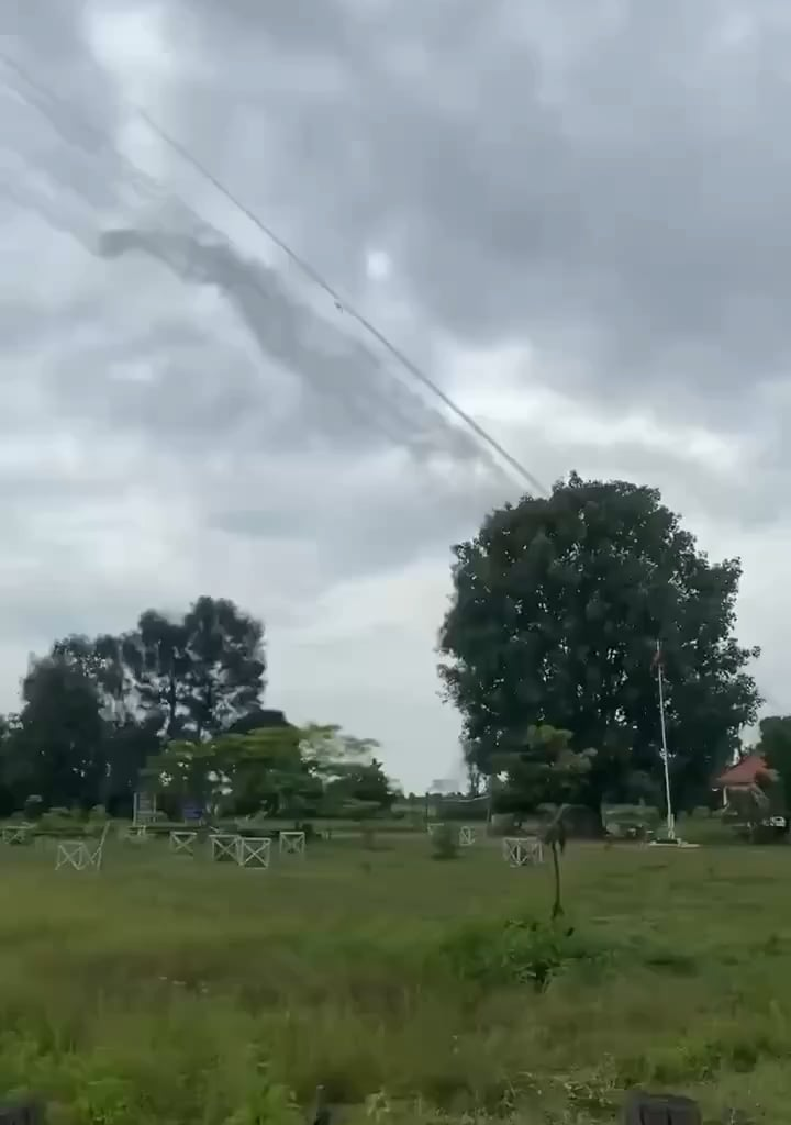 rockets being launched at the Thailand - Cambodia border