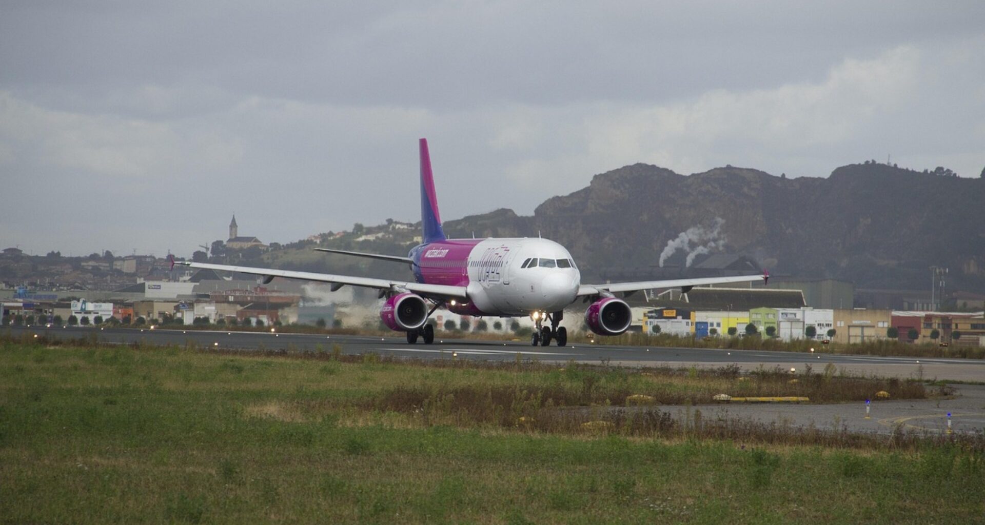 Wizz Air resumes Tel Aviv flights ahead of schedule