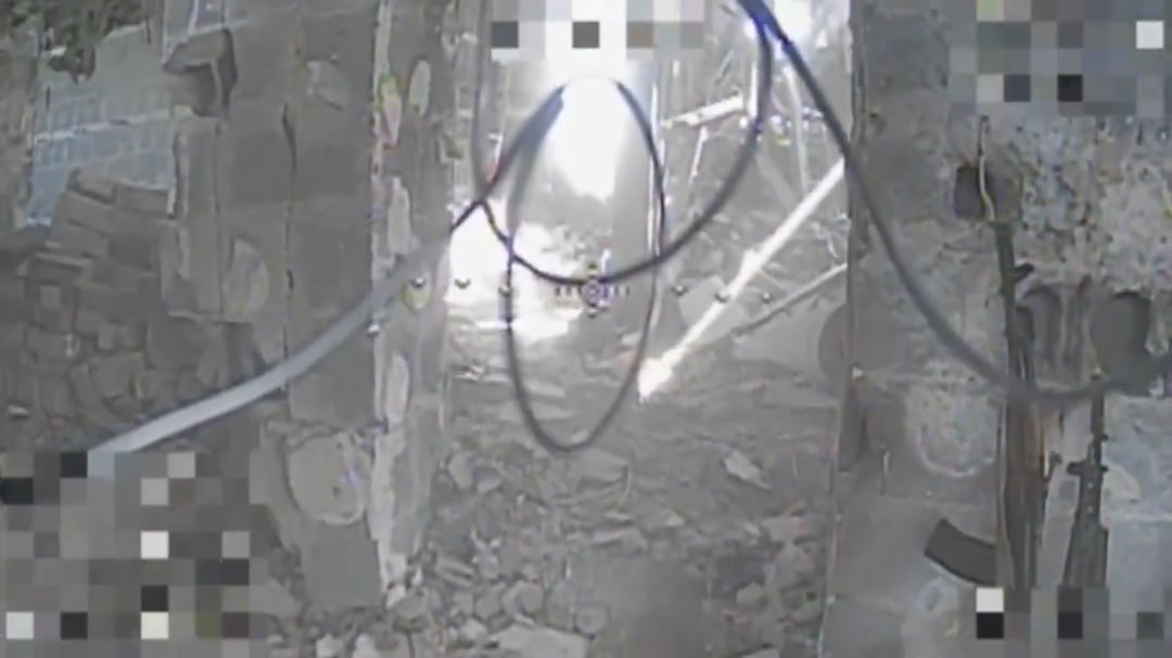 Ukrainian fibre optic FPV drone flew trough a building into a room where Russian soldiers were resting. Donetsk region. June 2025