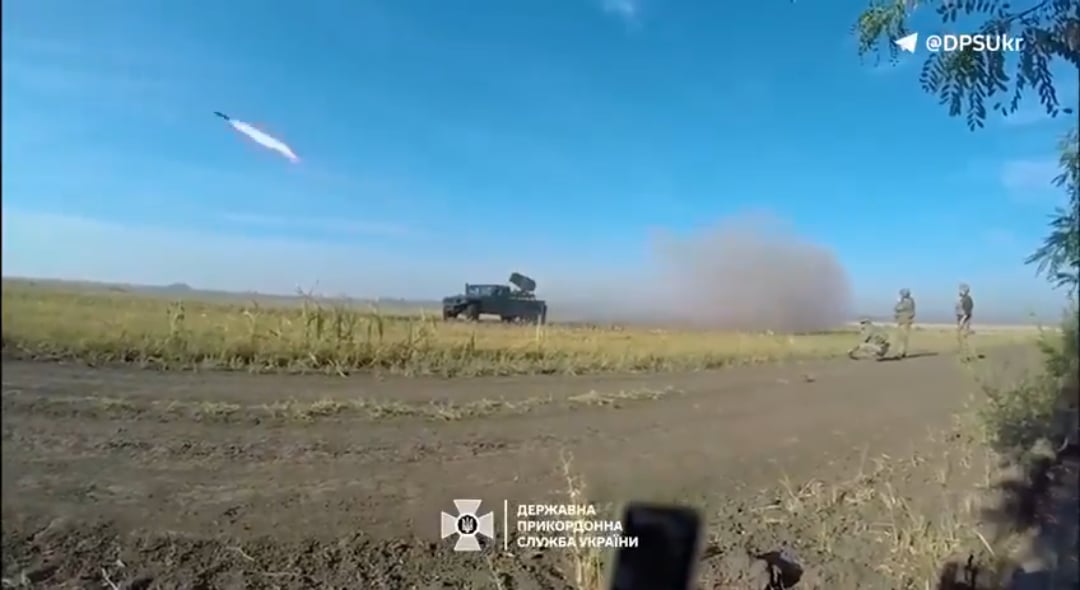 Ukrainian Border Guards use PC3B RAK-SA-12 on a HUMVEE chassis to hit areas of enemy concentrations with thermobaric rockets. Kostyantynivka direction. Pomsta Brigade. July 2025