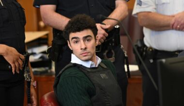 Luigi Mangione prosecutors violating his health privacy rights, defense says - ABC News