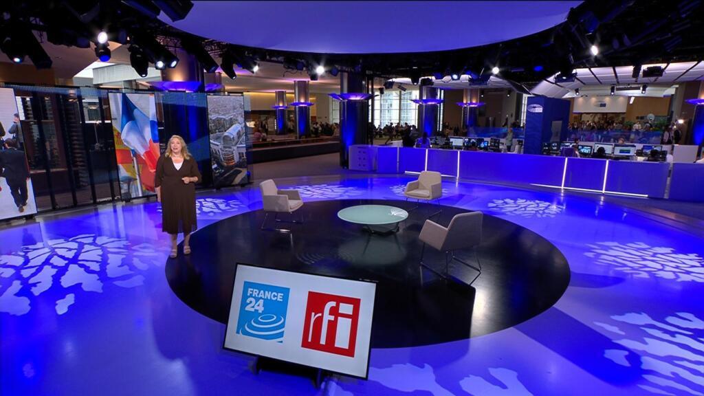 Caroline de Camaret présente l'émission Ici l'Europe.