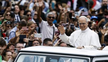 Pope escapes Roman heat for 6 week vacation