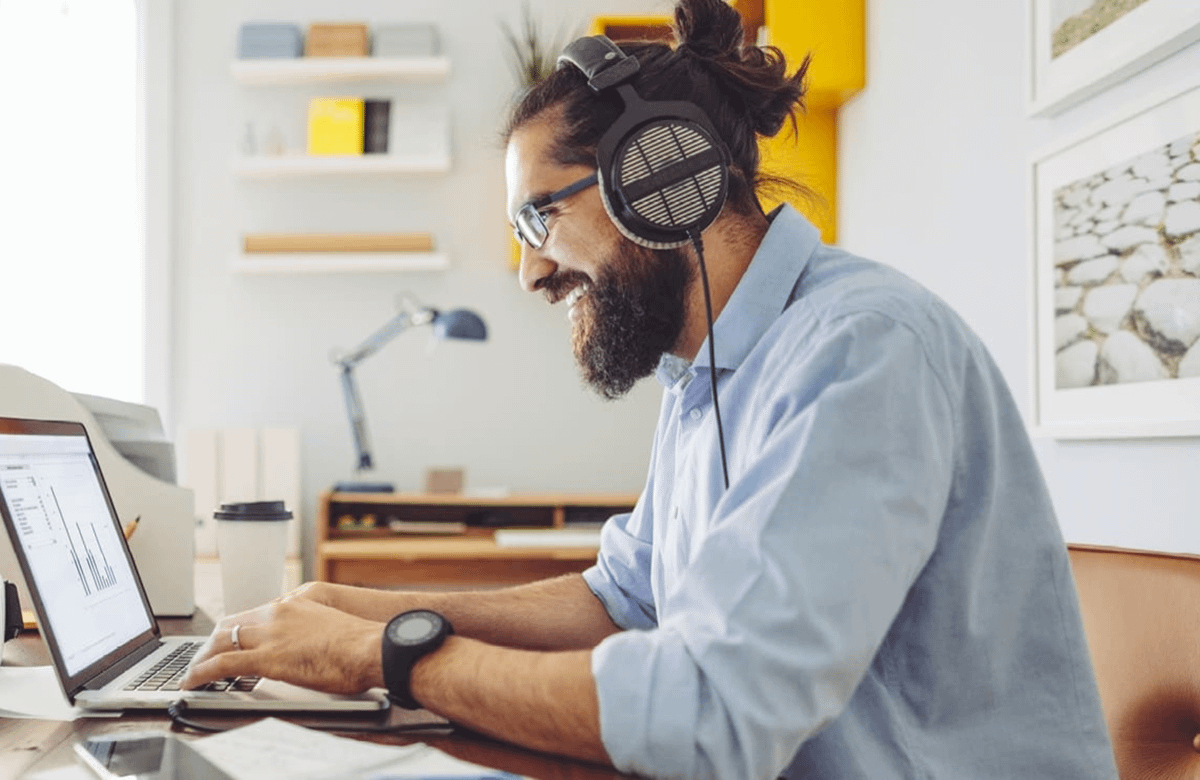 9 in 10 UK professionals now working outside of office hours