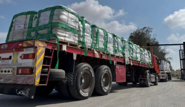 Report: Most aid trucks from Egypt to Gaza looted and sold in markets on 1st day of ‘humanitarian pauses’