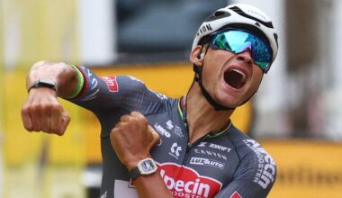 Van der Poel verslaat Pogacar in de sprint en pakt het geel in tweede Tour-etappe