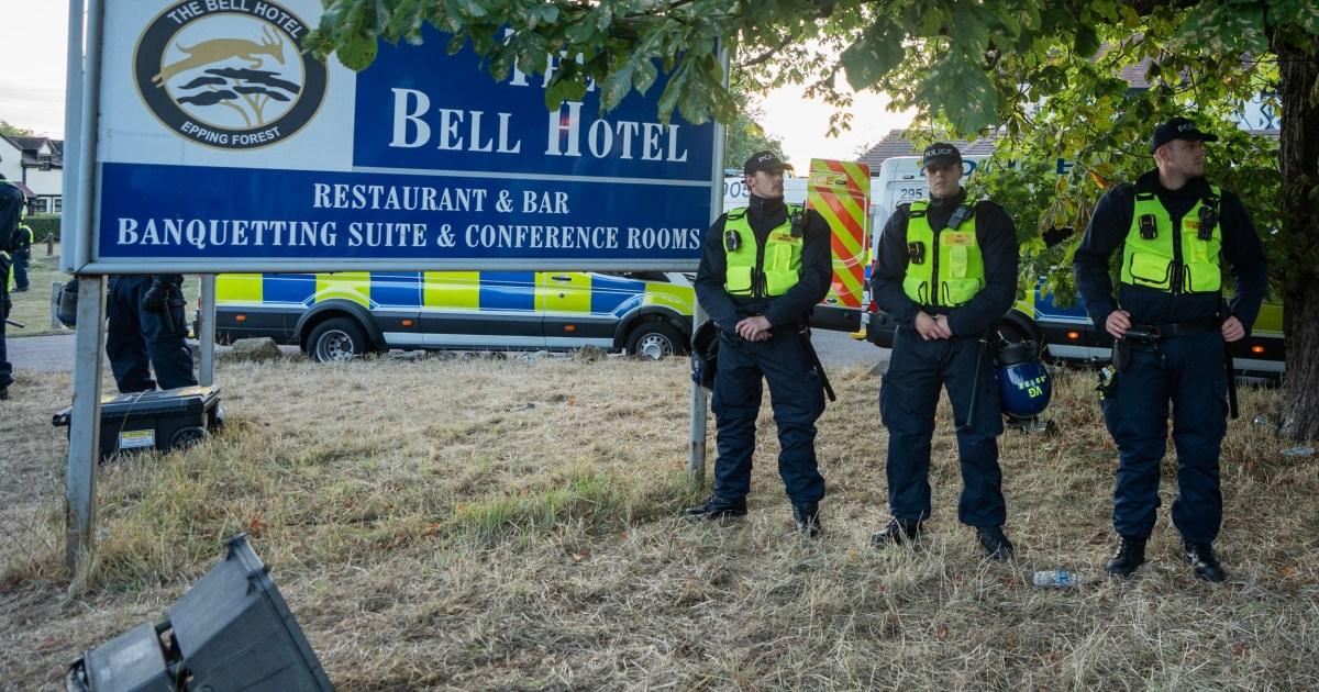 Protestors gather outside Britannia Hotel in Canary Wharf that will be 'housing asylum seekers' | News UK