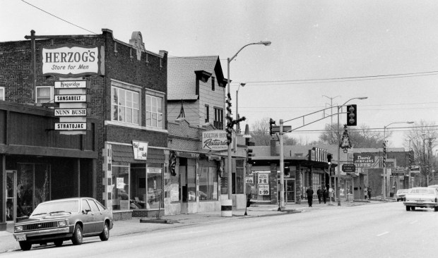 The business district along downtown Dolton Nov. 30, 1984. (John Irvine/Chicago Tribune) 