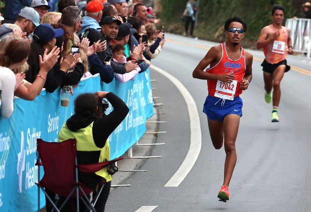 2024 winner Evert Silva strides to a second-place finish in...