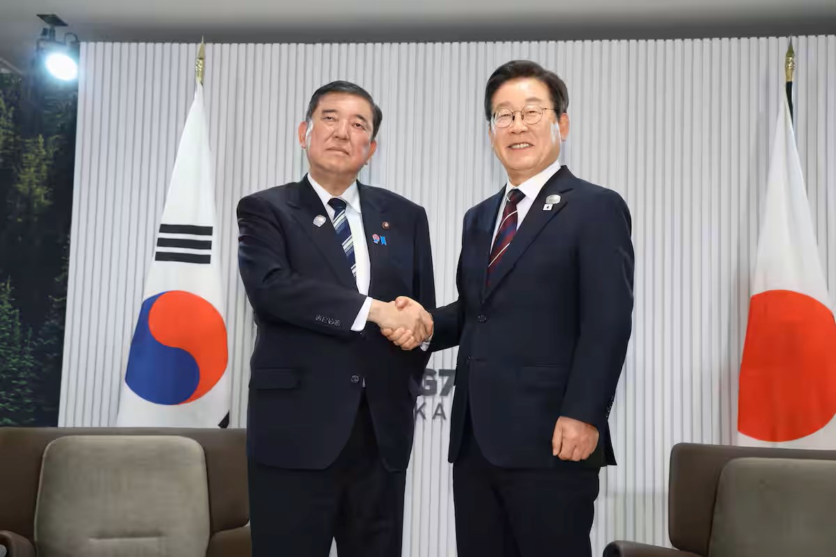 Shigeru Ishiba and Lee Jae-myung