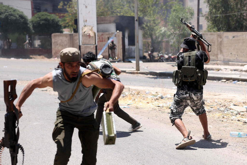 Fierce street clashes between Druze fighters and Bedouin tribesmen in Sweida (Photo: Bakr ALKASEM / AFP) לוחמים בדואים ב א-סווידא סווידא מעוז הדרוזים דרוזים ב סוריה