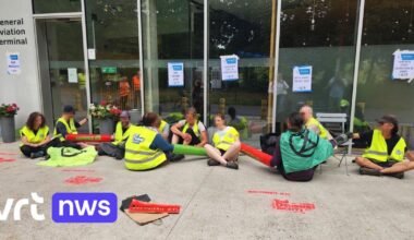 "Doe Deurne dicht": activisten blokkeren luchthaven in Deurne uit protest tegen privejets