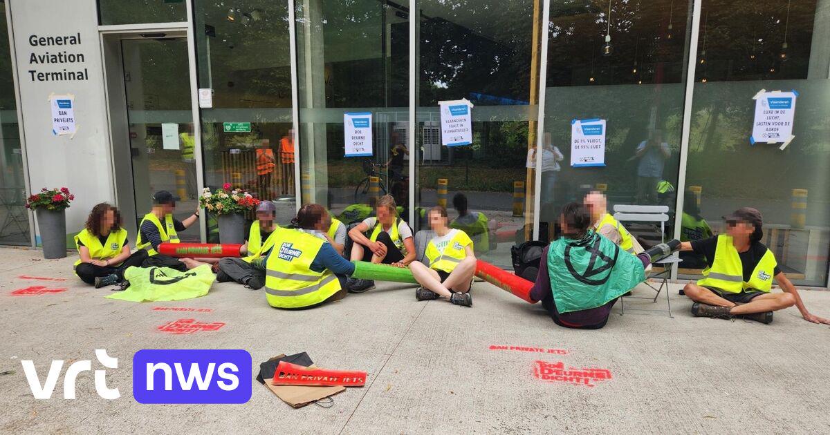 "Doe Deurne dicht": activisten blokkeren luchthaven in Deurne uit protest tegen privejets