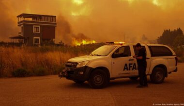 Emergency crews battle multiple wildfires in Turkey