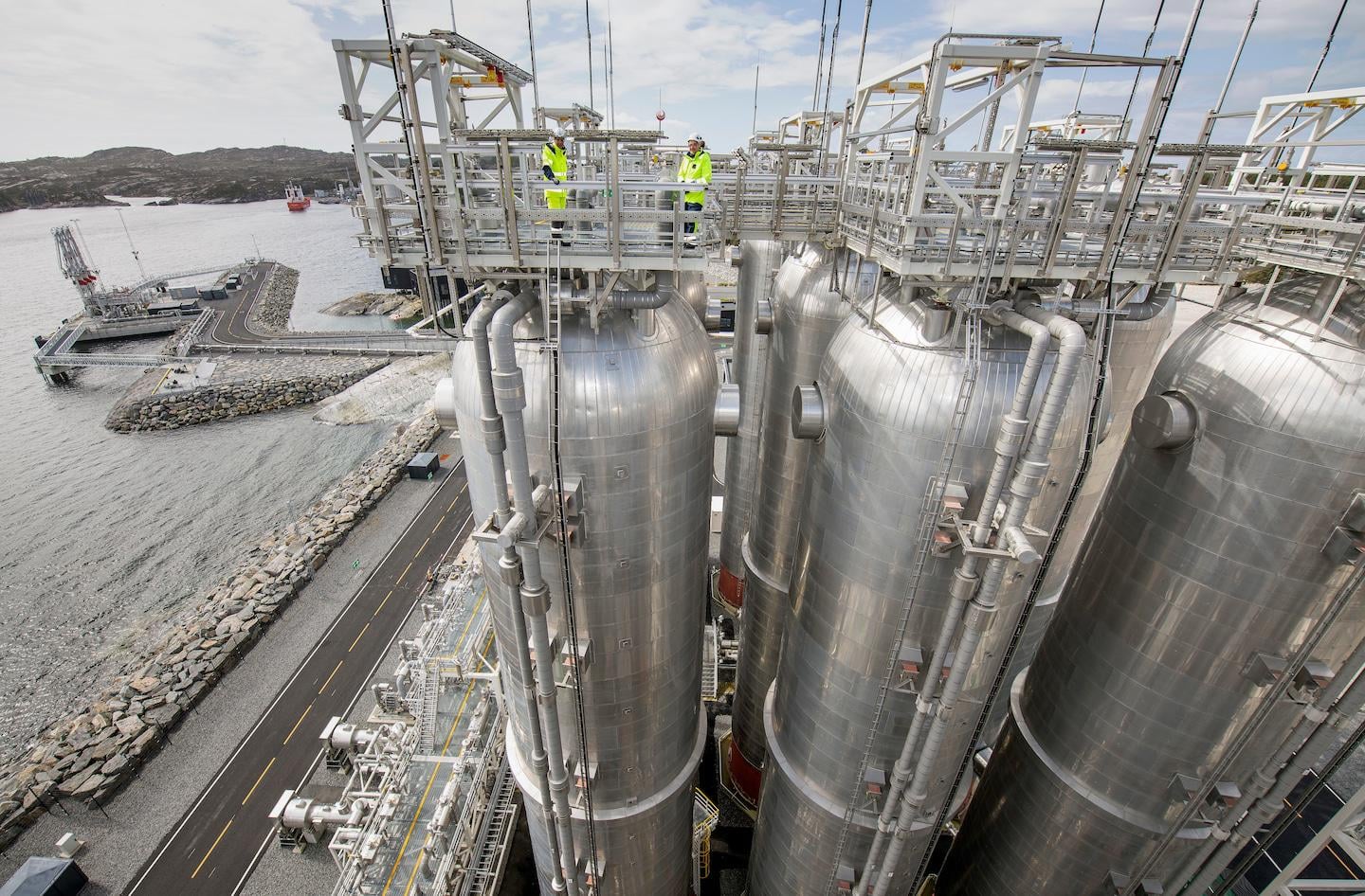 To combat climate change, Norway wants to be Europe’s carbon dump | Europe’s top oil producer has backed a project aiming to capture carbon dioxide from European factories and bury it beneath the North Sea.